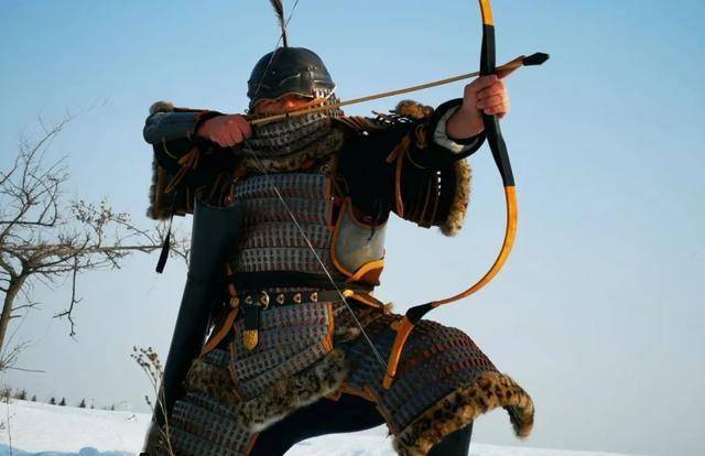 70后上海男人不务正业被老婆骂还要坚持搞盔甲年入300万