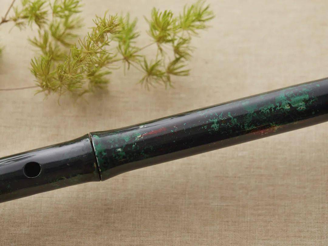 生漆,又称大漆,指漆树上存留下来的天然漆汁.