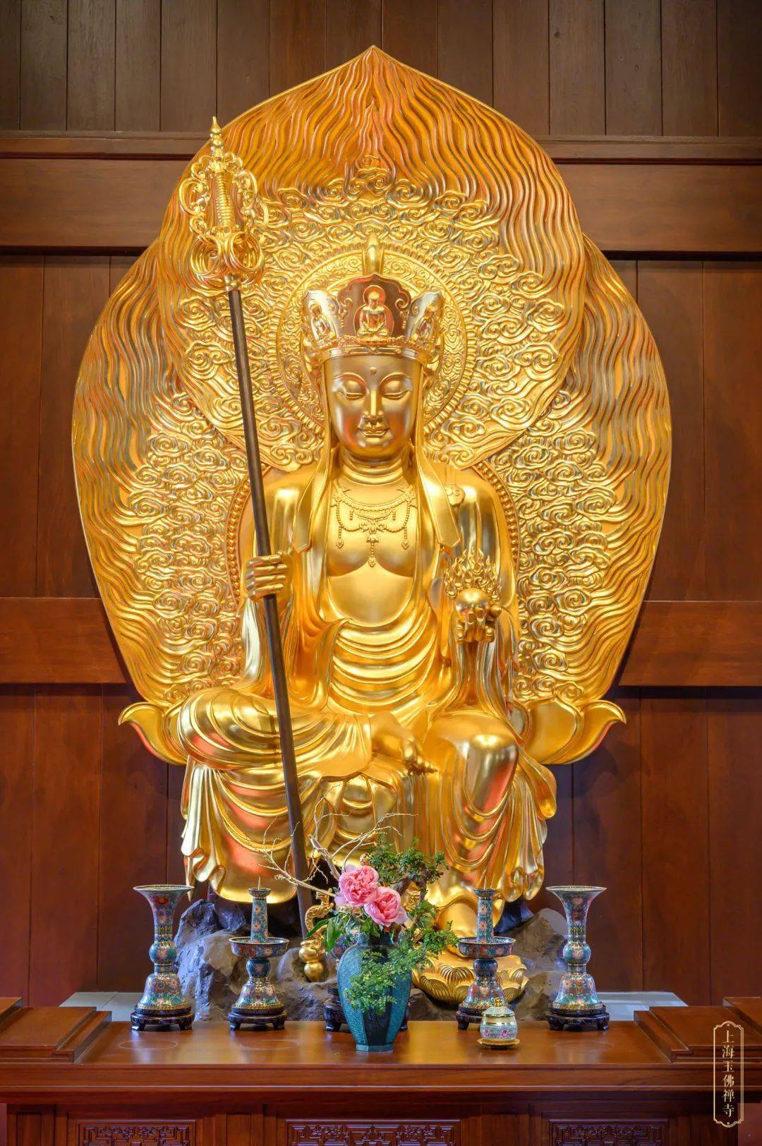 佛菩萨具有十分殊胜的功德愿以此供花功德回向十方一切众生愿此香花云