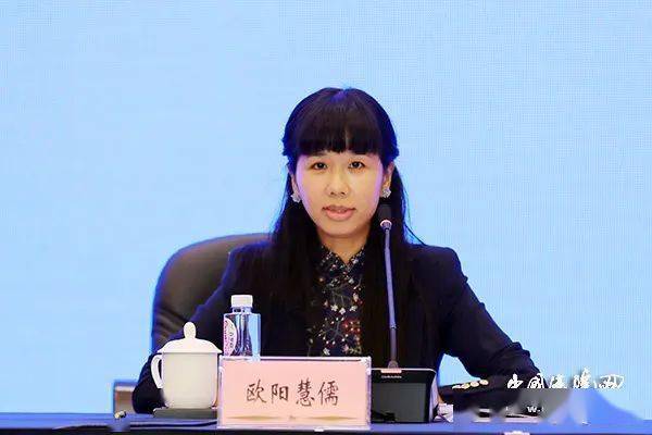 香港特区律政司高级助理法律政策专员欧阳慧儒香港经济导报记者:两地