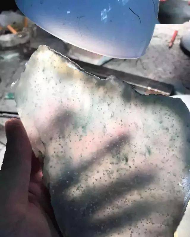 行家都没敢下手的木那原石一刀下去切出罕见雪花棉堪称奇迹