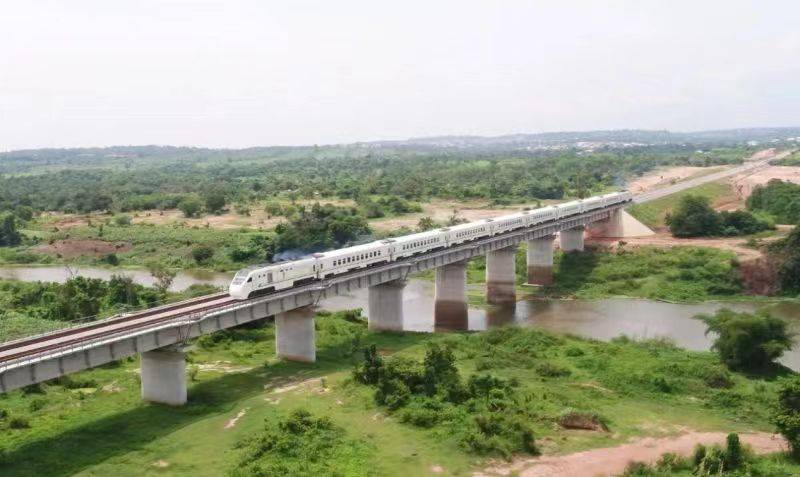 非洲观察丨中企承建西非首条现代化双线铁路开通 中非一带一路合作