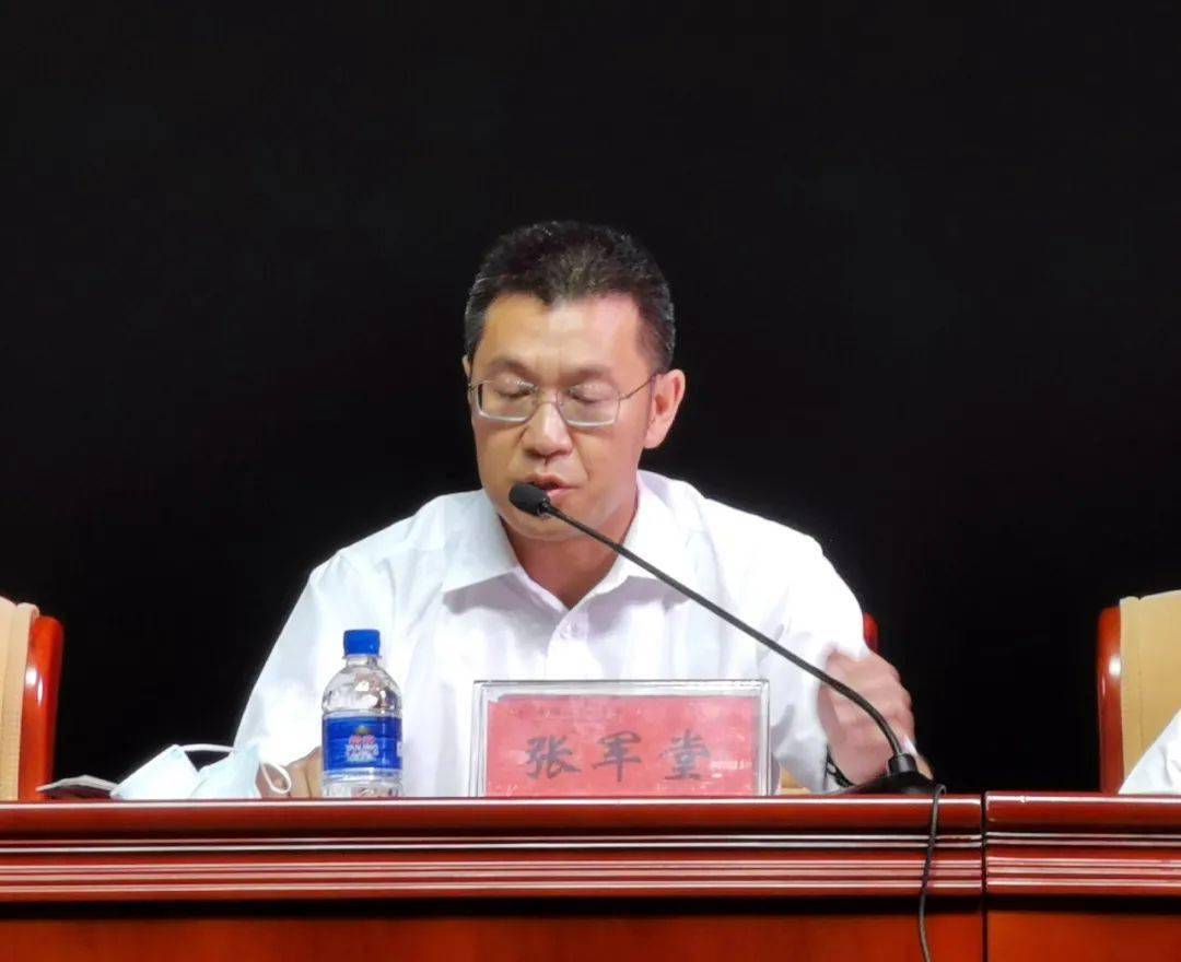 中央党校(国家行政学院)副教授王彩平首先为全体参会人员作《新媒体