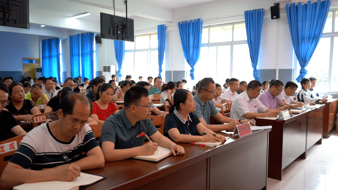 【党史学习教育】吴玉彬到榕江二中开展"知史爱党,知史爱国"主题教育