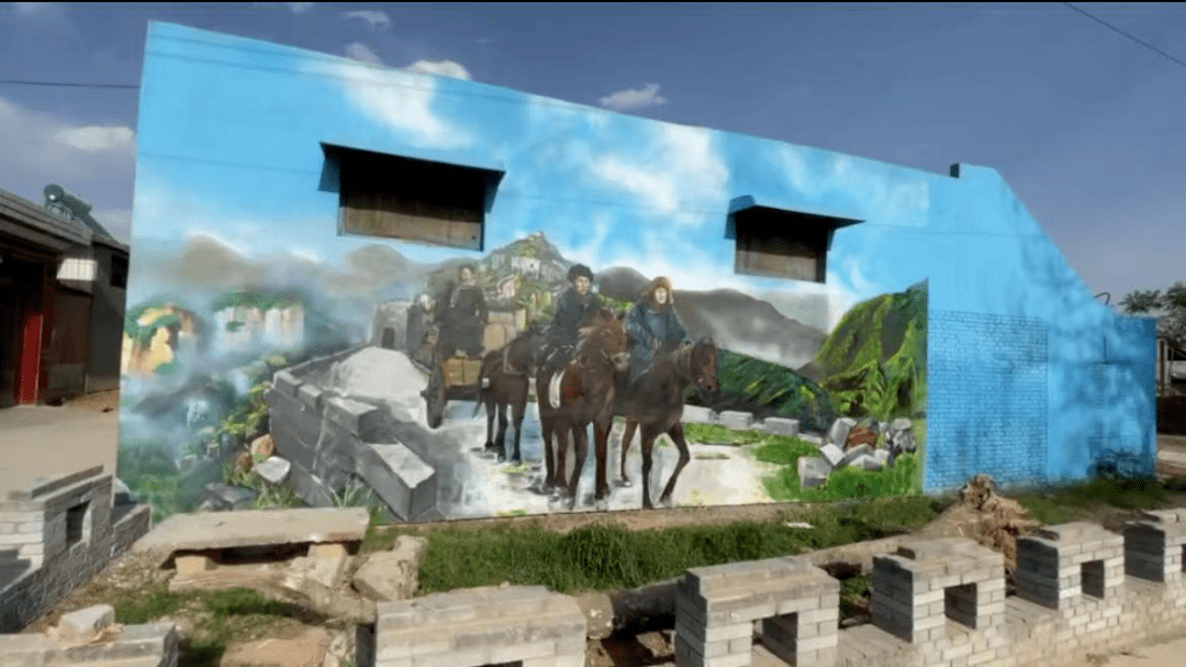 开办灯光秀门票一天就能过万小屯村村民也开始发现了商机因为不断的有