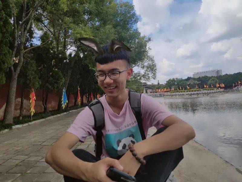 可以哦弥渡彝族小伙成为当前省作协最年轻会员