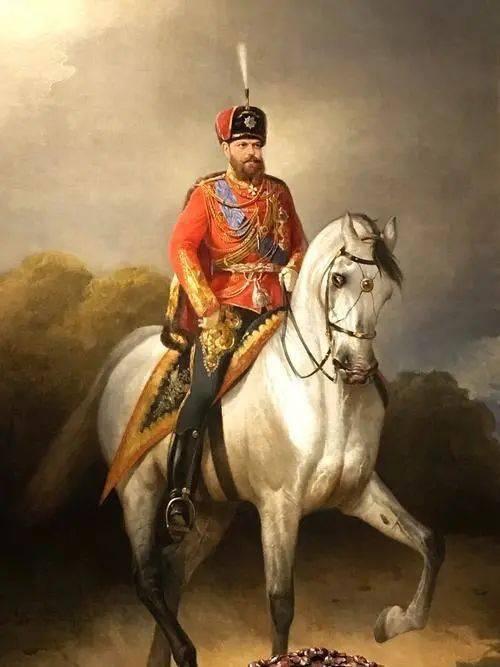 镶嵌在自己的王冠上,最后以自己的名字命名,宝石"亚历山大石",从此而