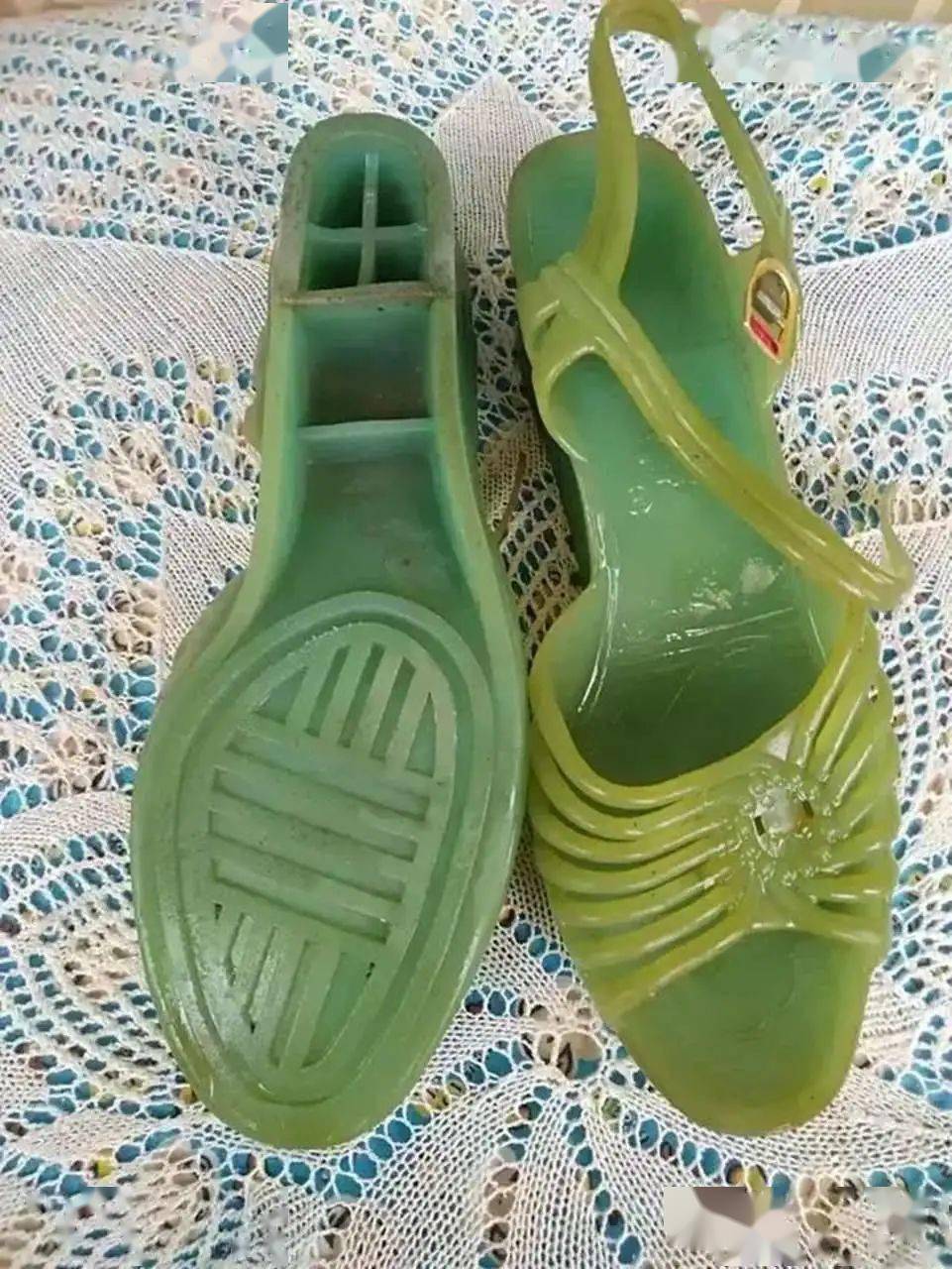 夏天到了,可以穿美美的凉鞋了,这种样式的湘西人小时候一定穿过