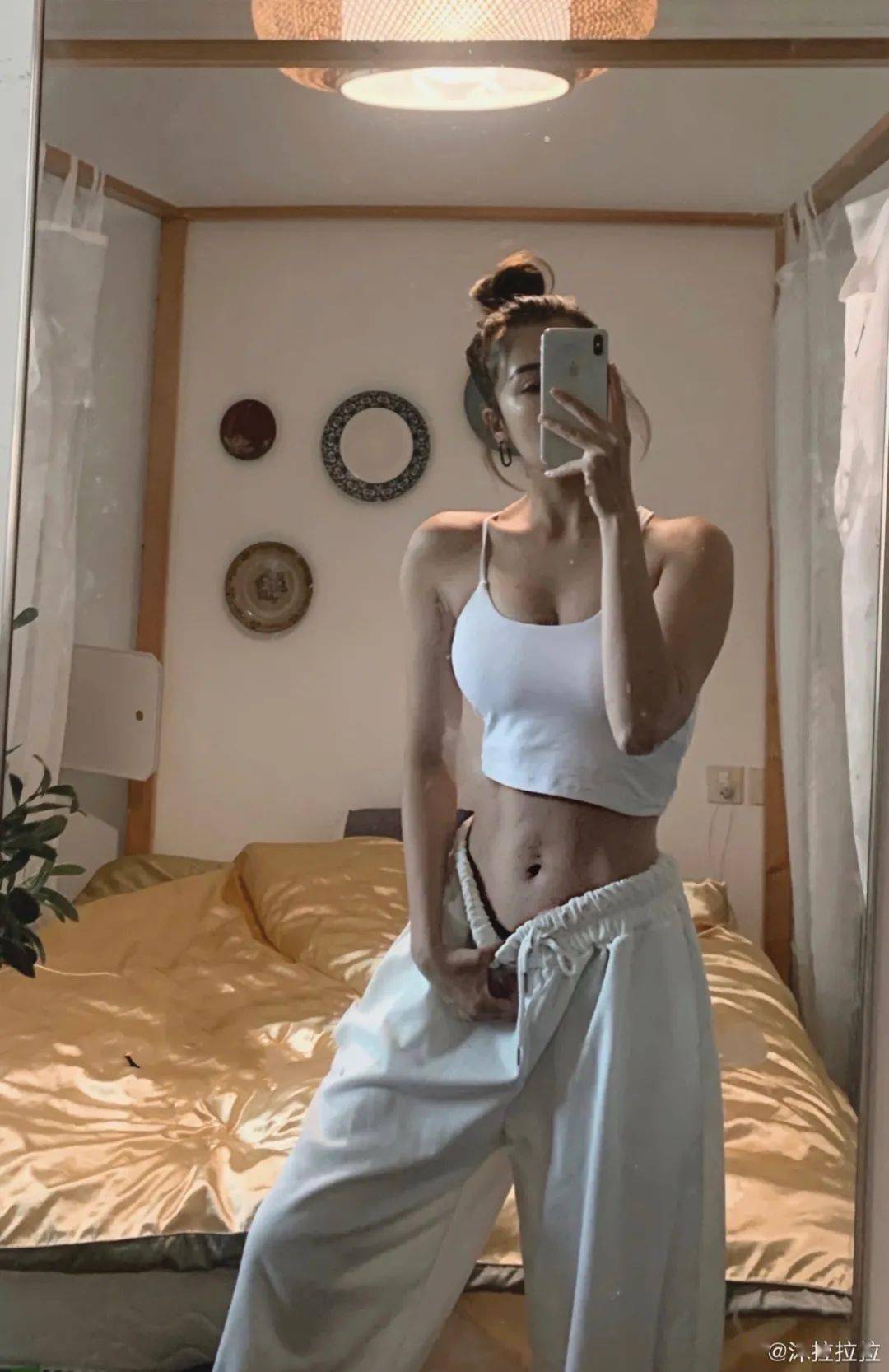 22岁新疆健身女神，练出完美腰臀，网友：越努力越优秀_拉拉拉 image