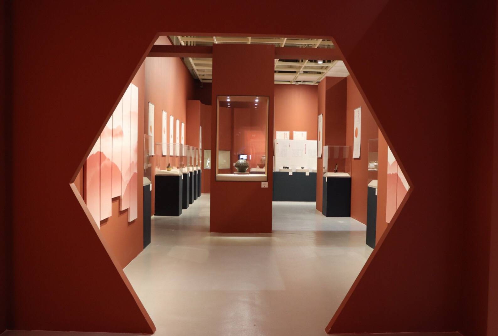 赏华彩之美,140件传统工艺精品亮相上海海派艺术馆