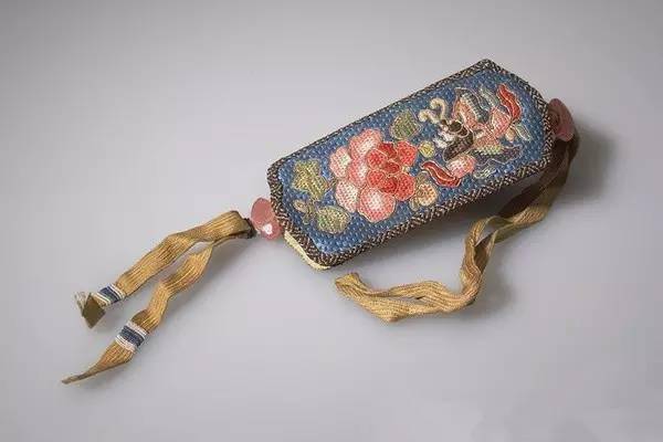 芳华流转话荷包