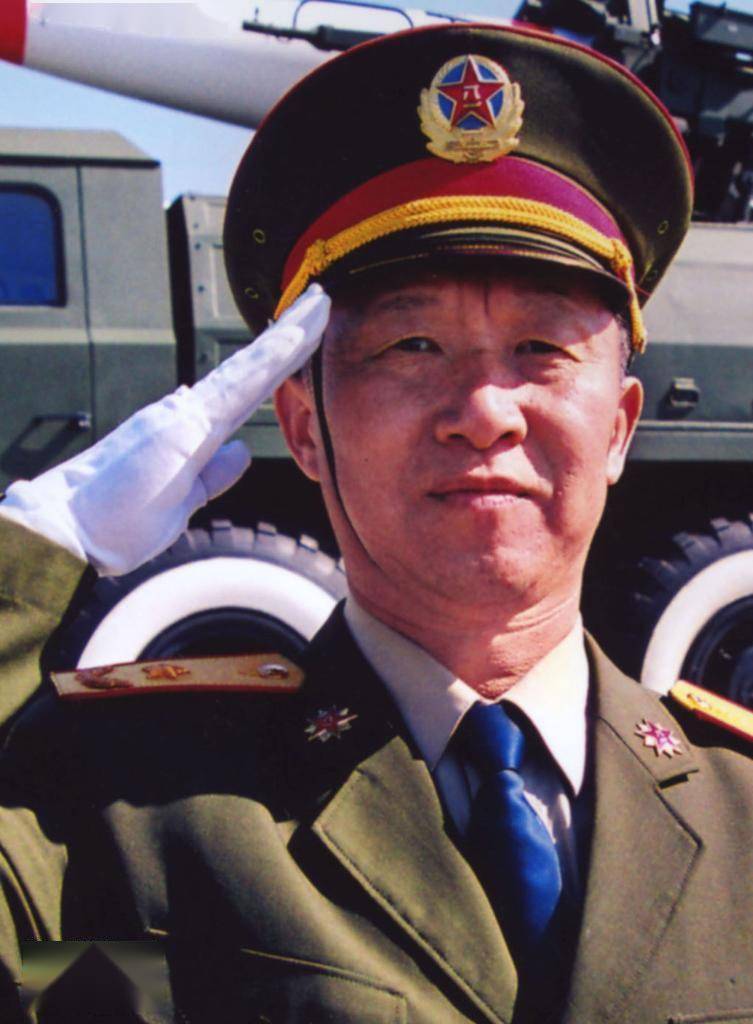 奋斗百年路启航新征程数风流人物丨导弹司令杨业功忠诚履行使命的模范