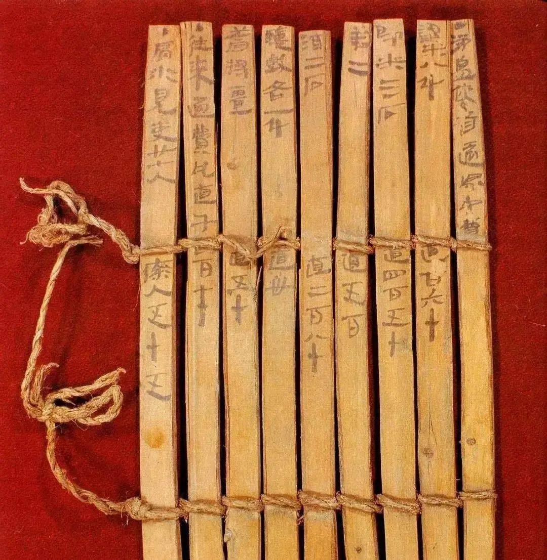 缣帛档案金石档案甲骨档案什么是档案档案是指过去和现在的机关,团体