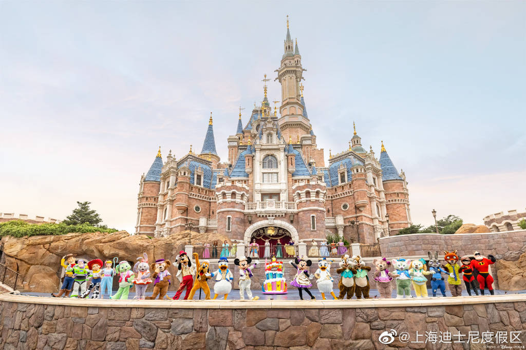 上海迪士尼度假区迎来5岁生日张靓颖献唱全新主题曲