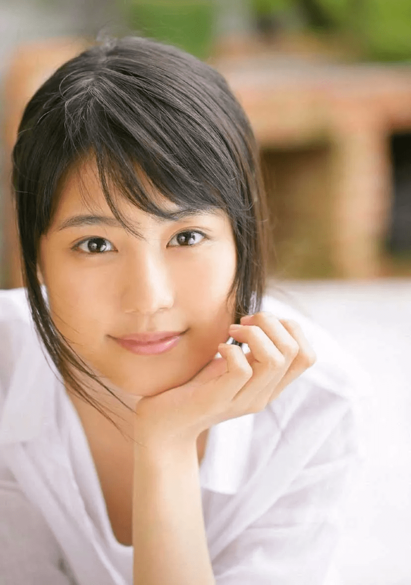 大脸女孩如何打扮这4招一学就会