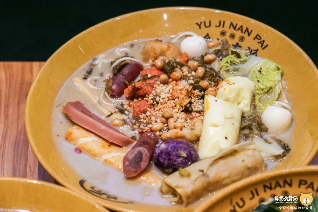 老坛酸菜味麻辣烫