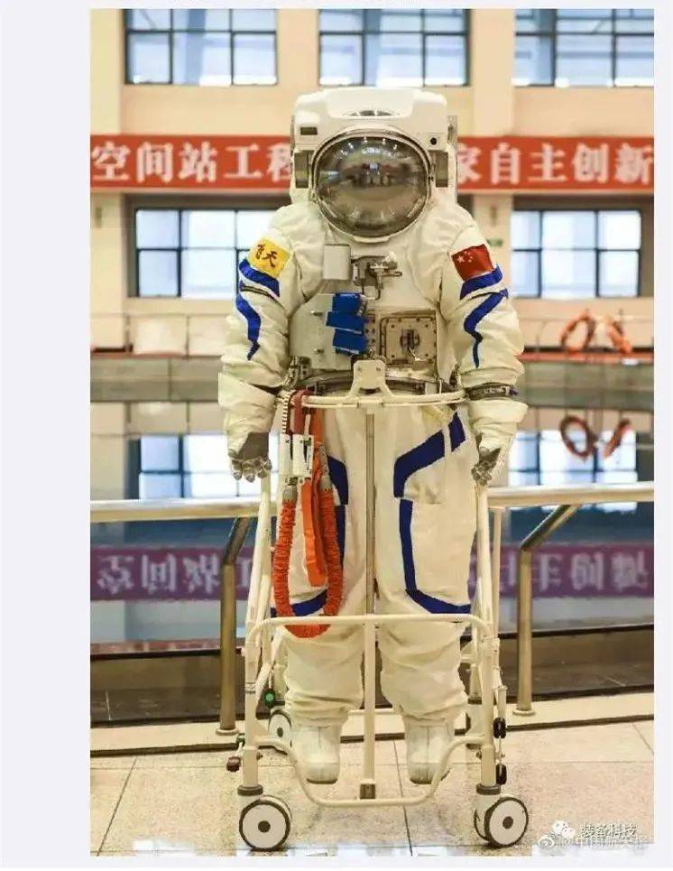 揭秘全新一代“飞天”舱外航天服_外服