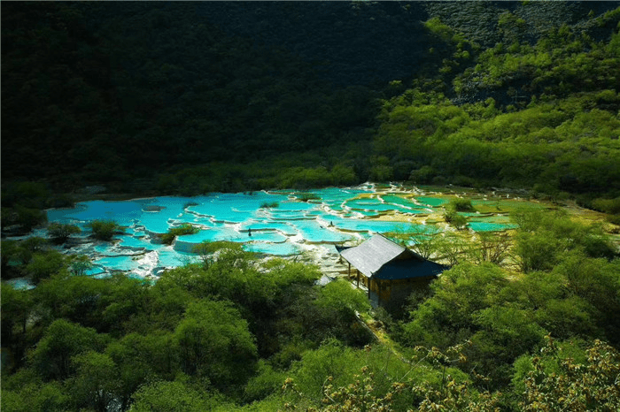 灘流 瀑布 雪山 古寺