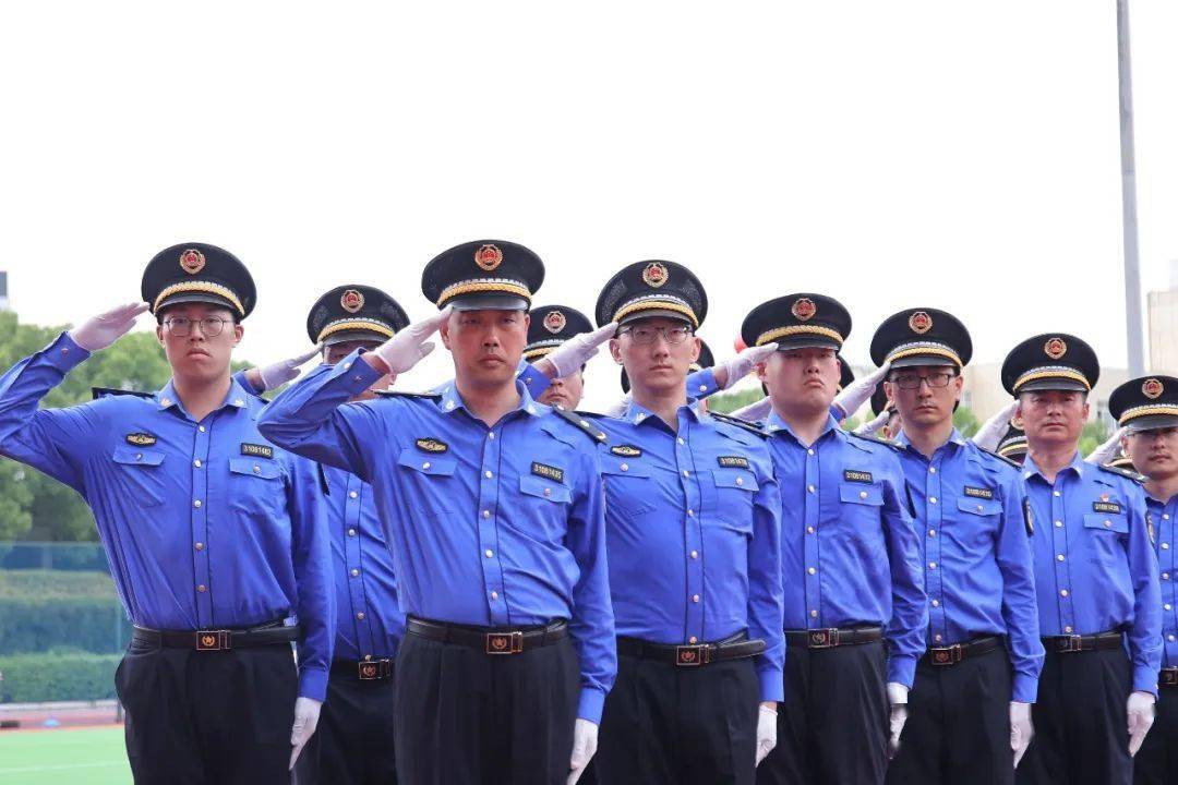上海市城管执法系统举办队列会操比赛