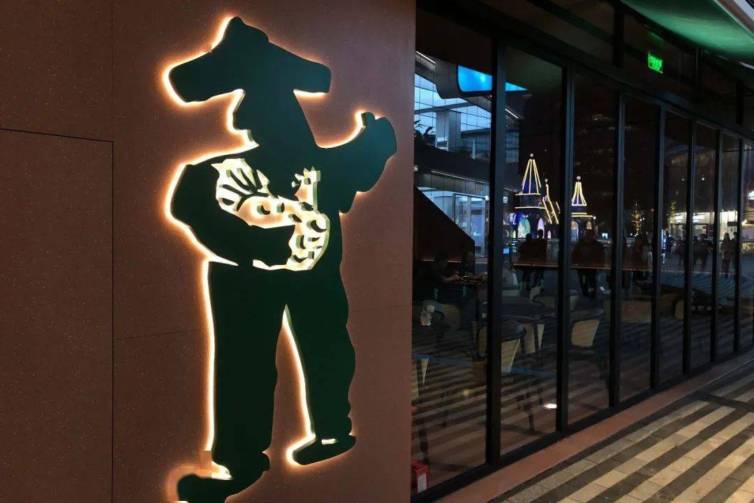 老乡鸡新形象02有料设计用手绘的方式铺陈开店内的好物,一笔一笔细心