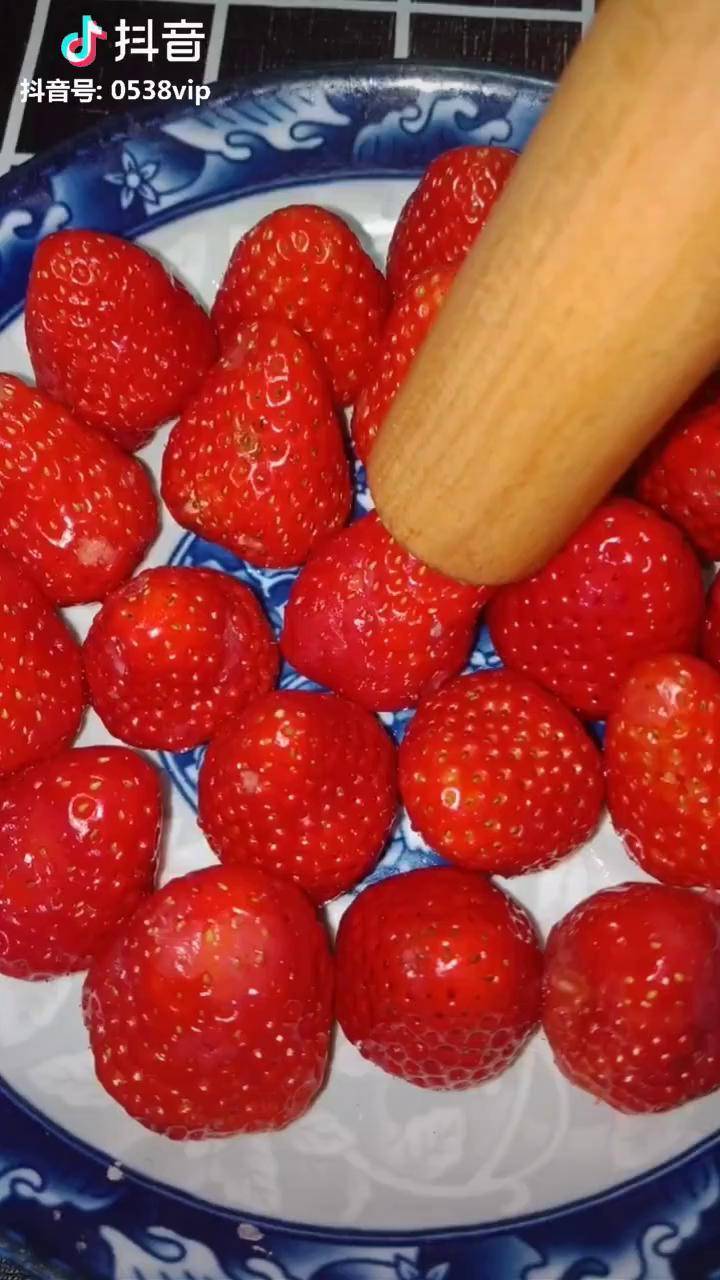 草莓果冻做法 抖音美食 51假期51劳动节