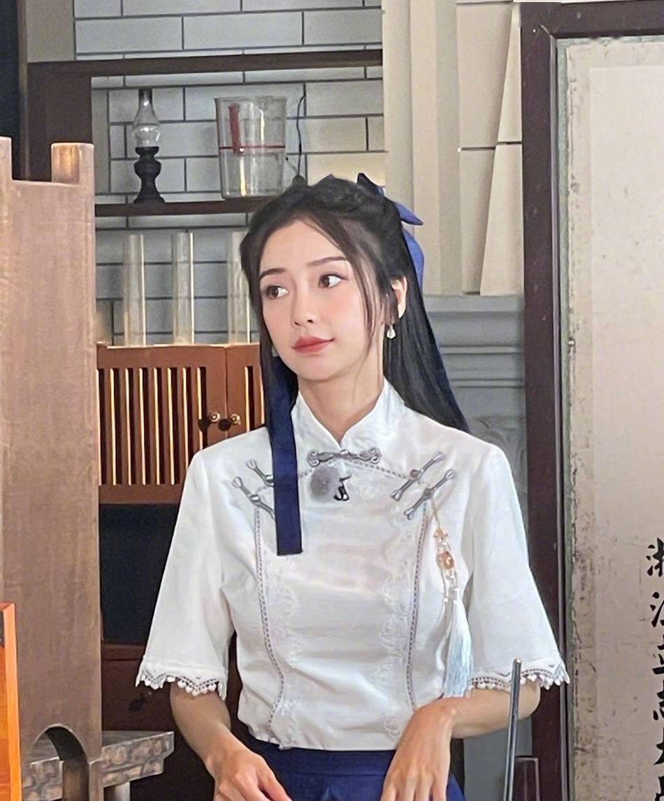 baby穿民国风学生装 绑蝴蝶结丝带清纯可人