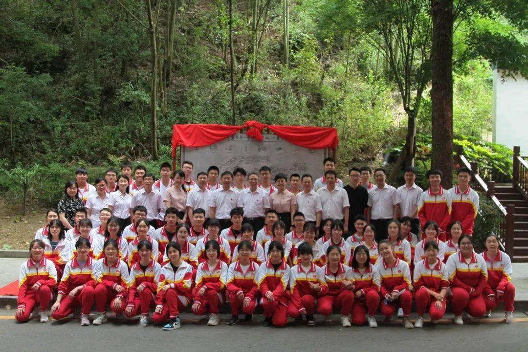 感恩母校以美致远贵阳一中2021届毕业生向母校献礼