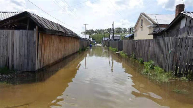大兴安岭塔河县塔河镇呼玛河段现30年一遇严重汛情