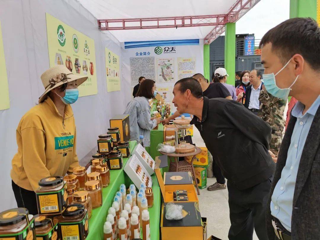 泾源县的蜜粉源植物超过40科130种 是黄土高原上名副其实的 "天然蜜场