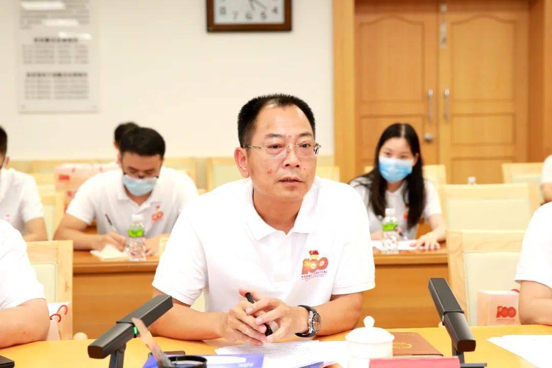 现场参观了黄墙红瓦的"因树书屋",观看吴有恒生平事迹和恩平革命史图