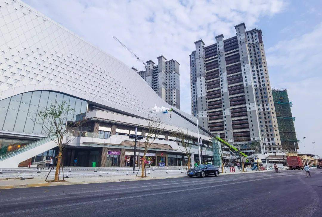 扬中吾悦广场实景图所以商业6月开业,让项目火上加火.