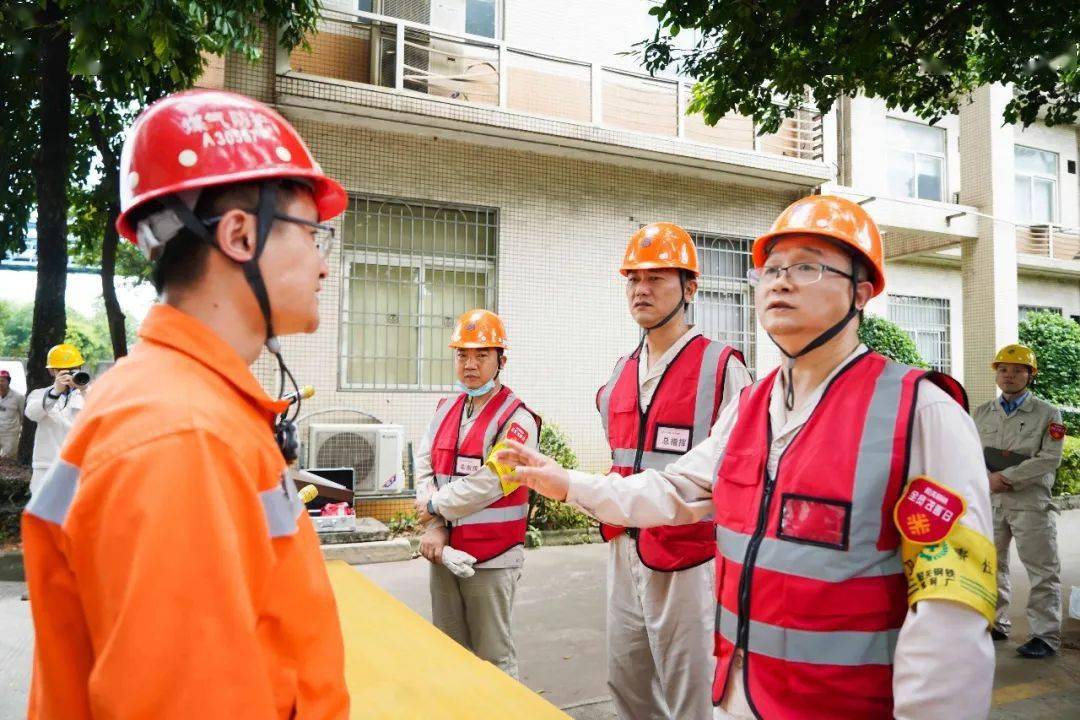 公司開展高溫熔融金屬鍊鋼事故應急預案綜合演練