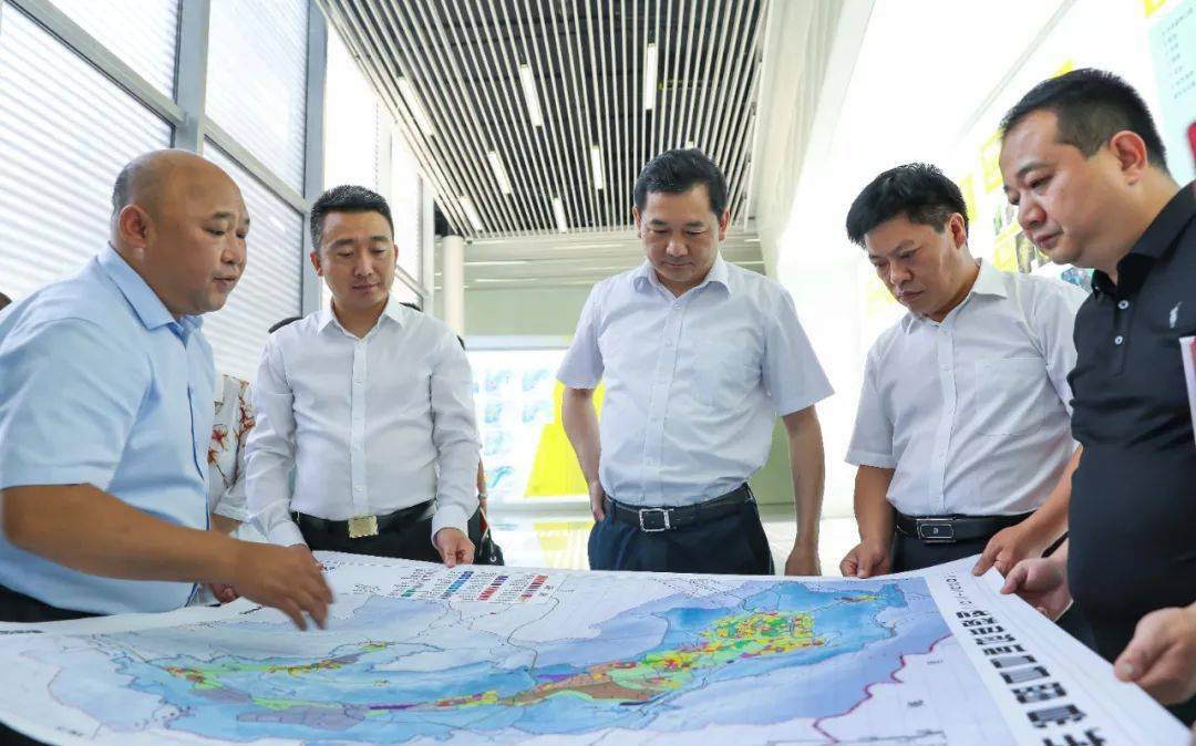 【文明盘州】杨引明调研新型城镇化,城市规划建设和督导常态化疫情