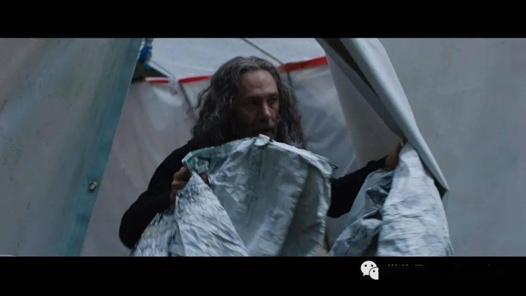 423美国地表惊旅当全世界都在寻找一种可以治愈灾难性病毒的方法