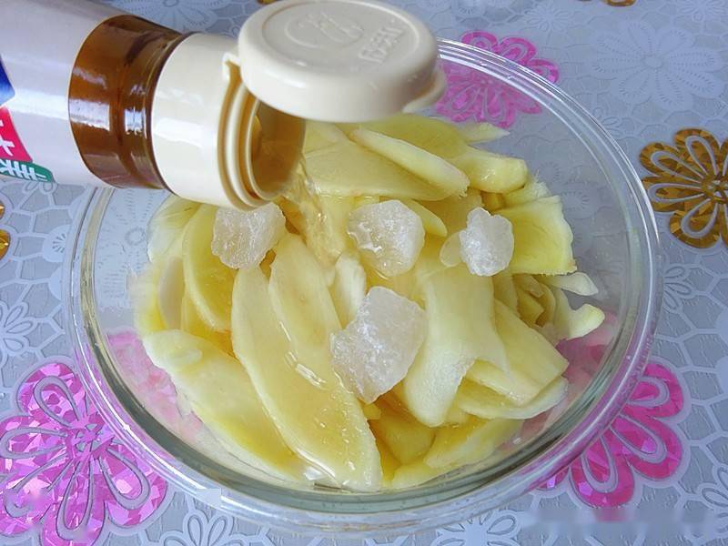 夏天,醋泡姜离不了,这么做才正确,每天吃几片,精神饱满过夏天