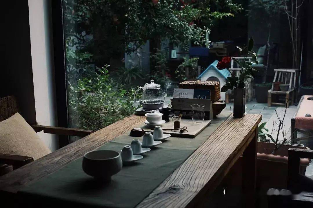 老了,不再漂泊,建一方小院喝茶养老