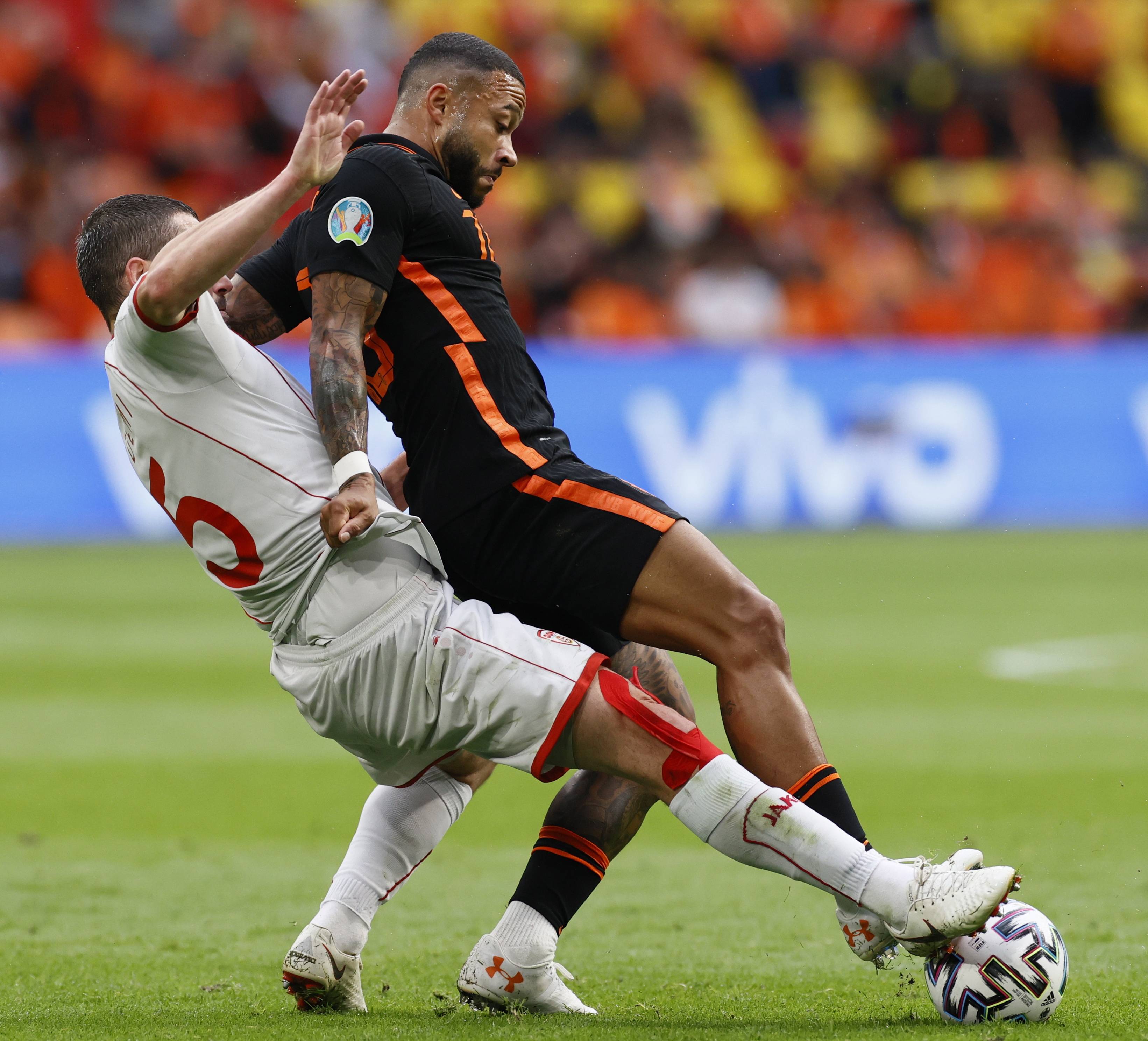 足球——欧锦赛:荷兰胜北马其顿