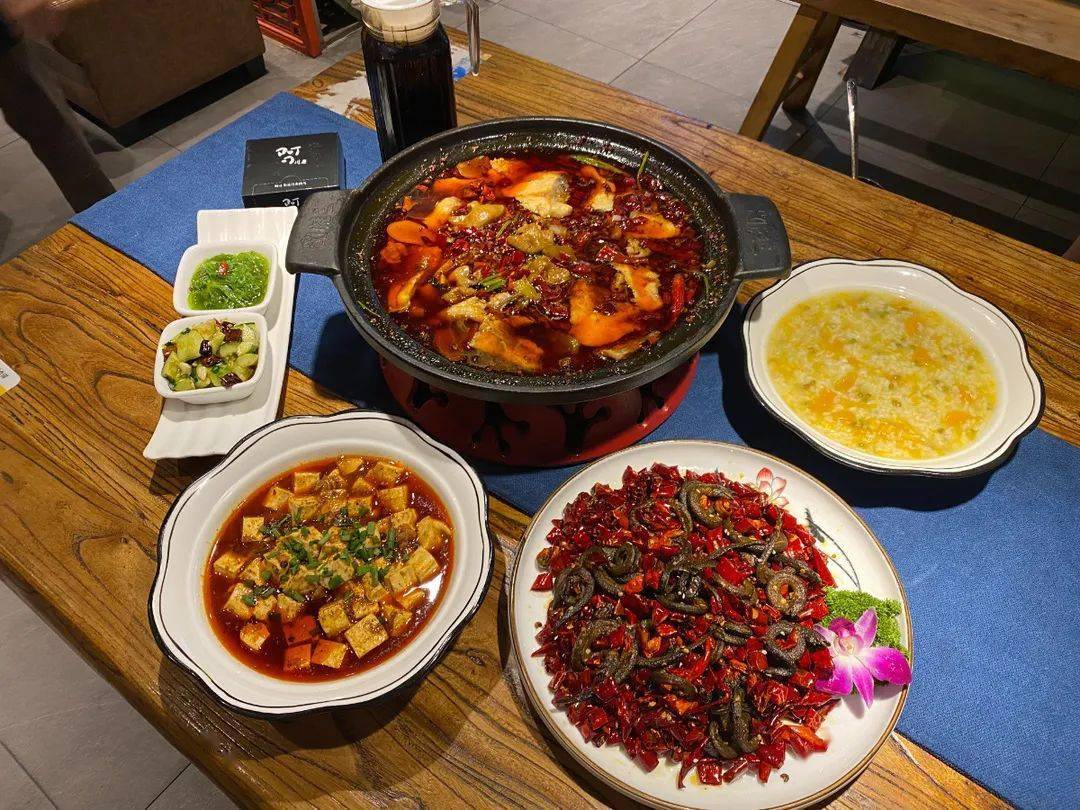 阿刁川菜99元抢门市价315元23人餐曙光星城店居然有家川菜馆把鱼做得