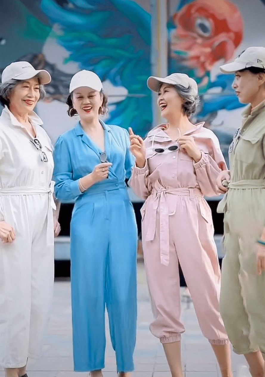 这四位"网红奶奶",发型洋气穿搭时髦,凭借优雅气质圈粉无数