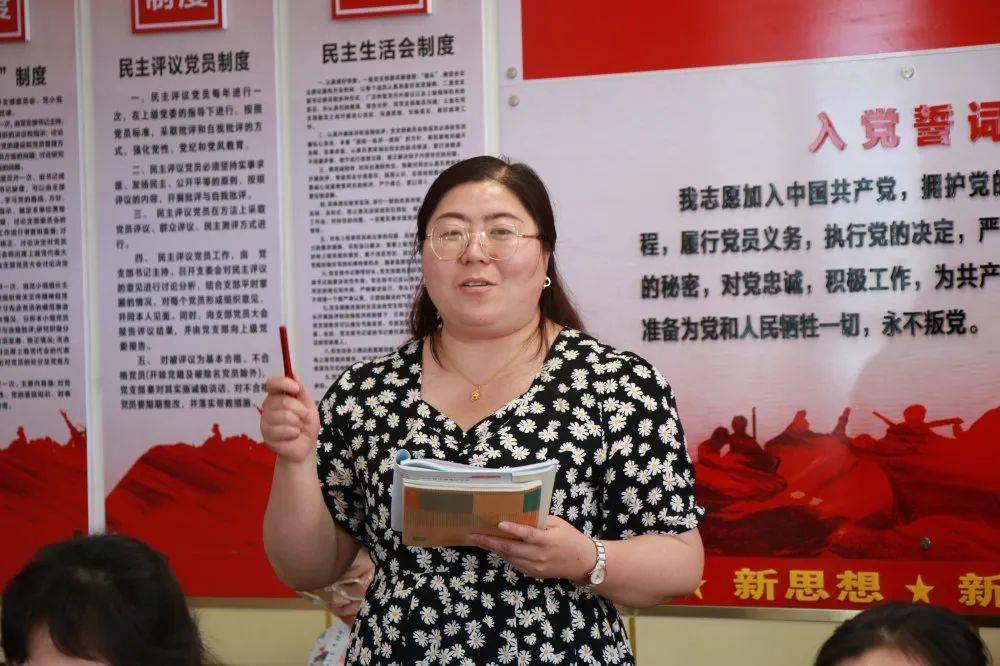 "新竹高于旧竹枝,全凭老干为扶持",名师是文化的传灯人,是教育的先锋