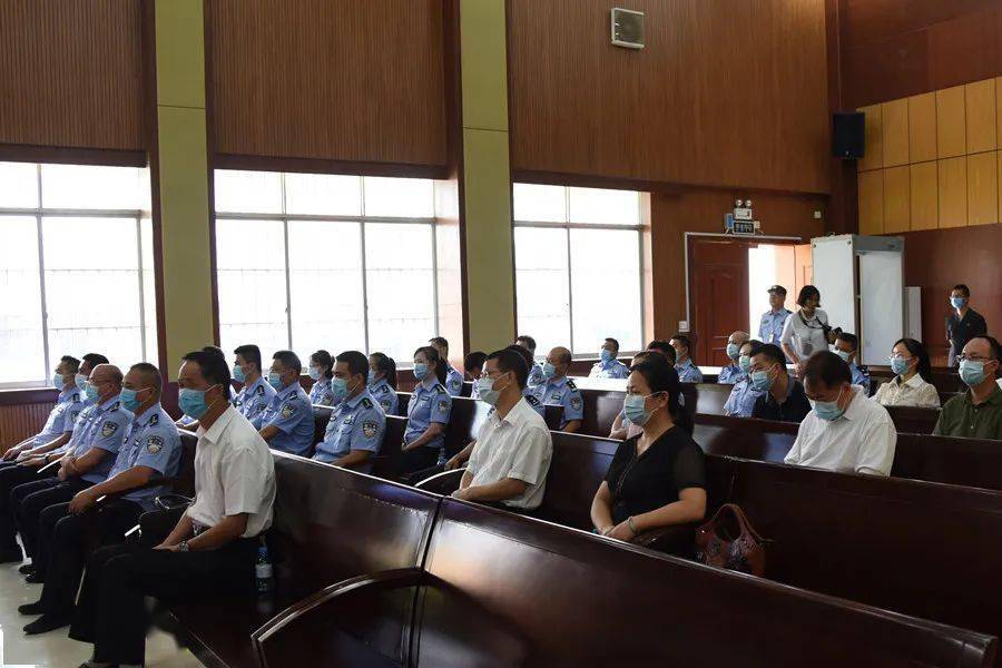 靖西原公安局长贪污受贿案一审刑期十年六个月,被告不服上诉.