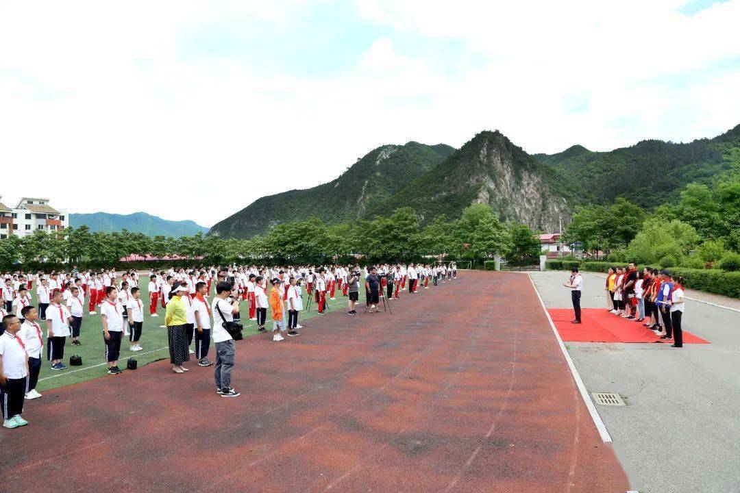 辽博教育团队及志愿者走进本溪市明山区卧龙中心小学
