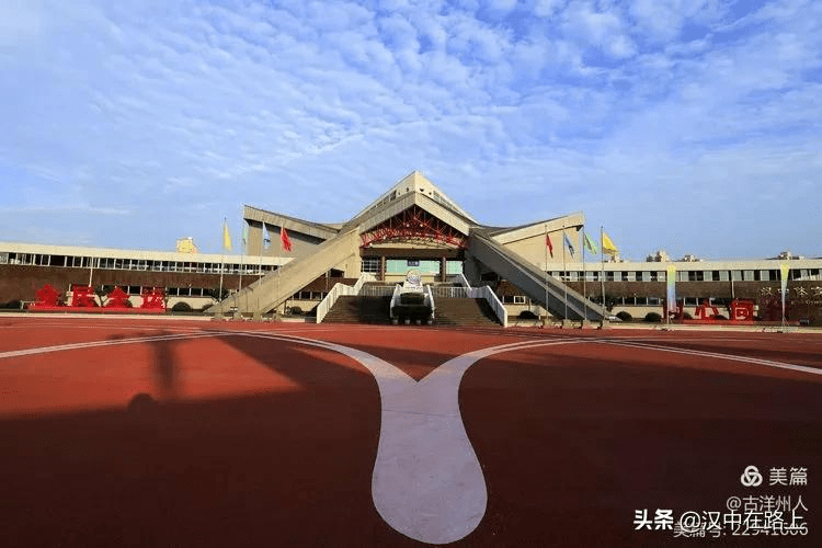 汉中体育馆改造后颜值升级!高大上_健身