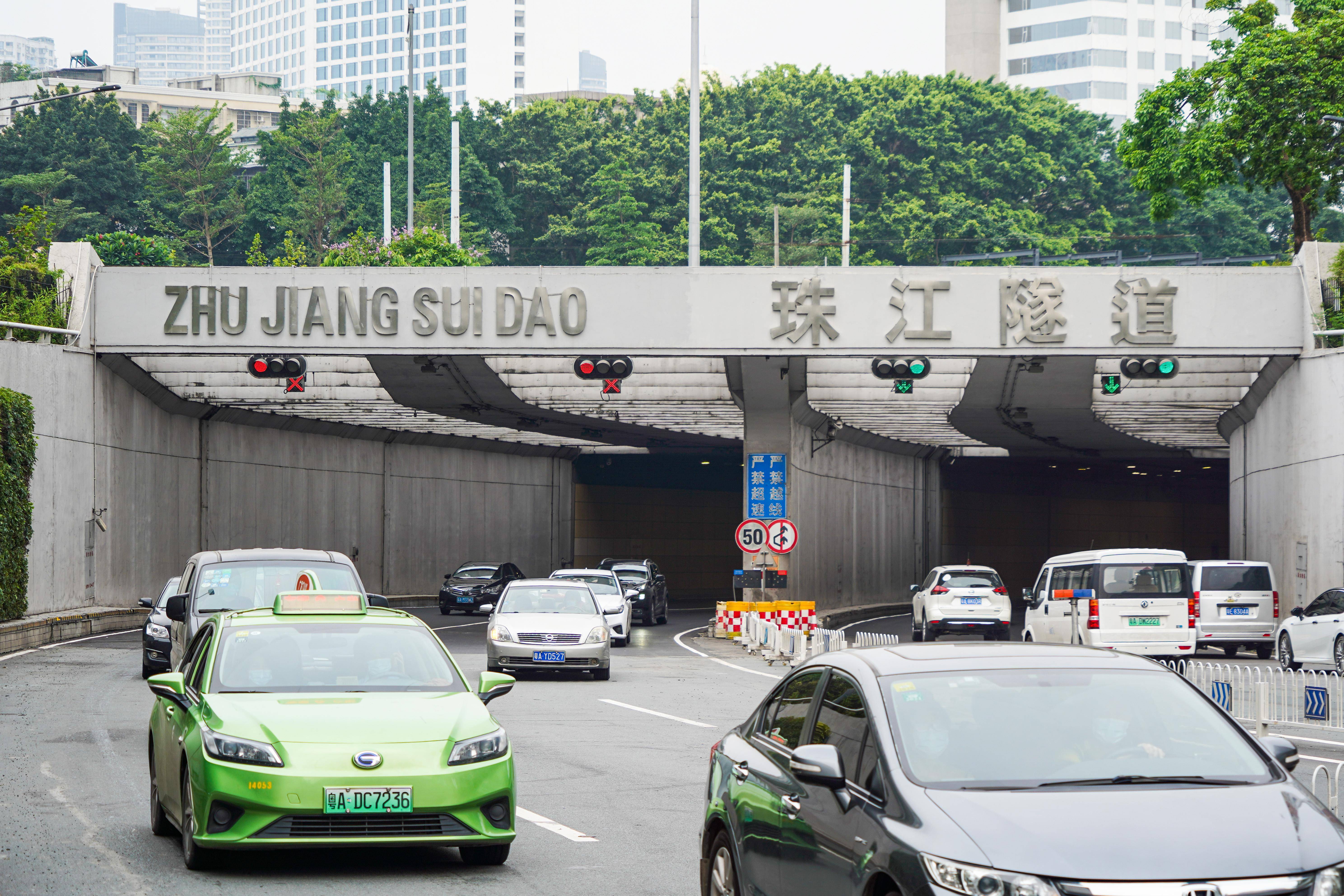 15张图直击广州芳村解封鹤洞大桥恢复人气车辆排起长龙