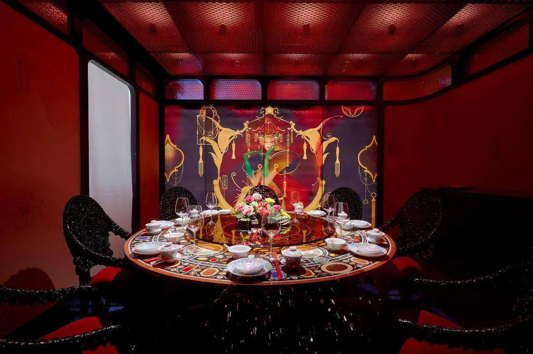 红楼宴于长宁来福士广场前的独栋建筑中享精品淮扬菜坐拥广场开阔绿地