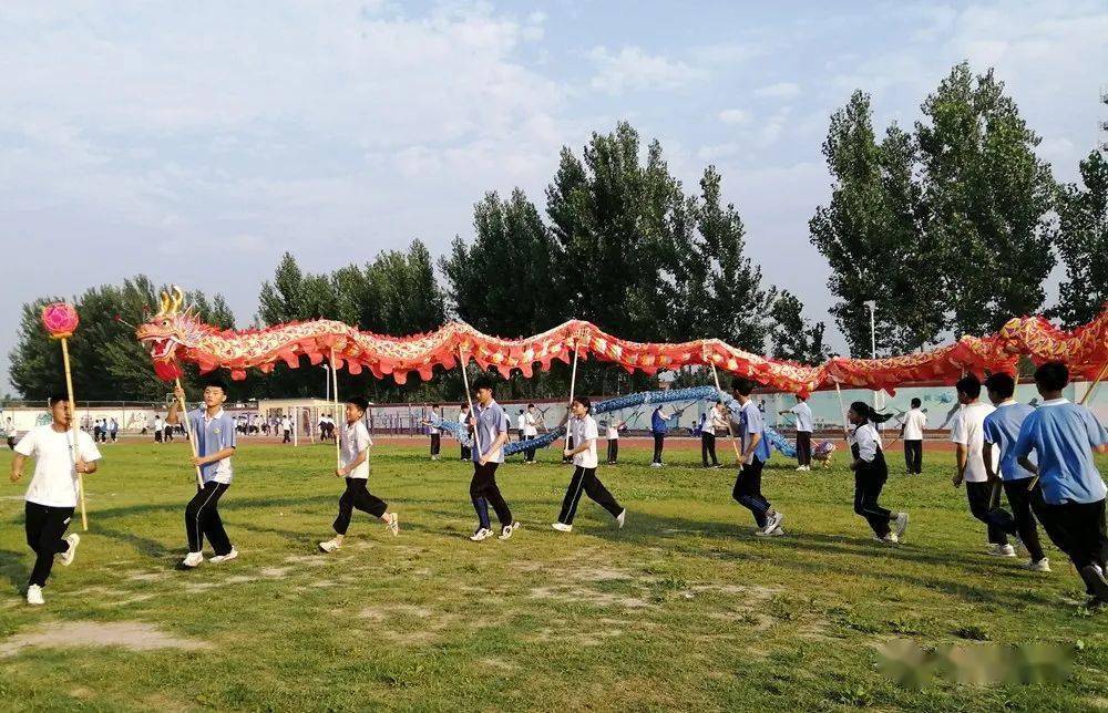 新兴中学的舞龙,真精彩!