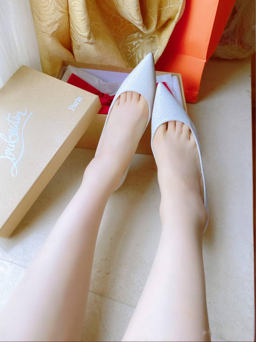 christianlouboutin的诱惑红底鞋把女人的魅力浮现在脚上