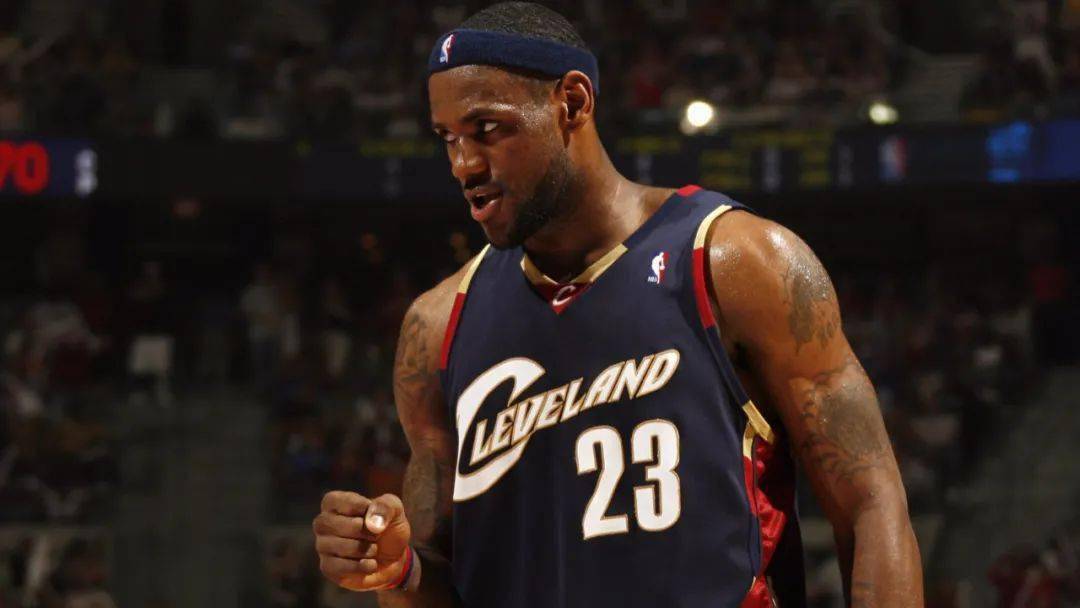 12分 19篮板得到23分 15篮板的两双john collins (约翰·科林斯)48分