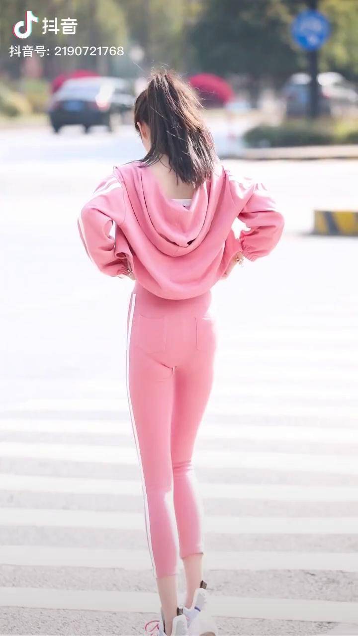 回头的瞬间爱了这就是男生念念不忘的初恋女神吧街拍穿搭勾勾姐姐