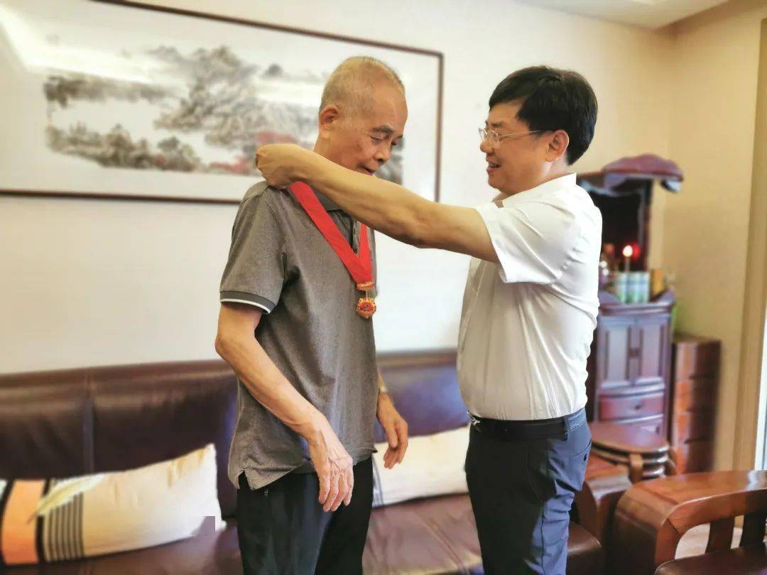 【党史学习教育】晋江市人大常委会主任林仁达走访慰问离退休老干部